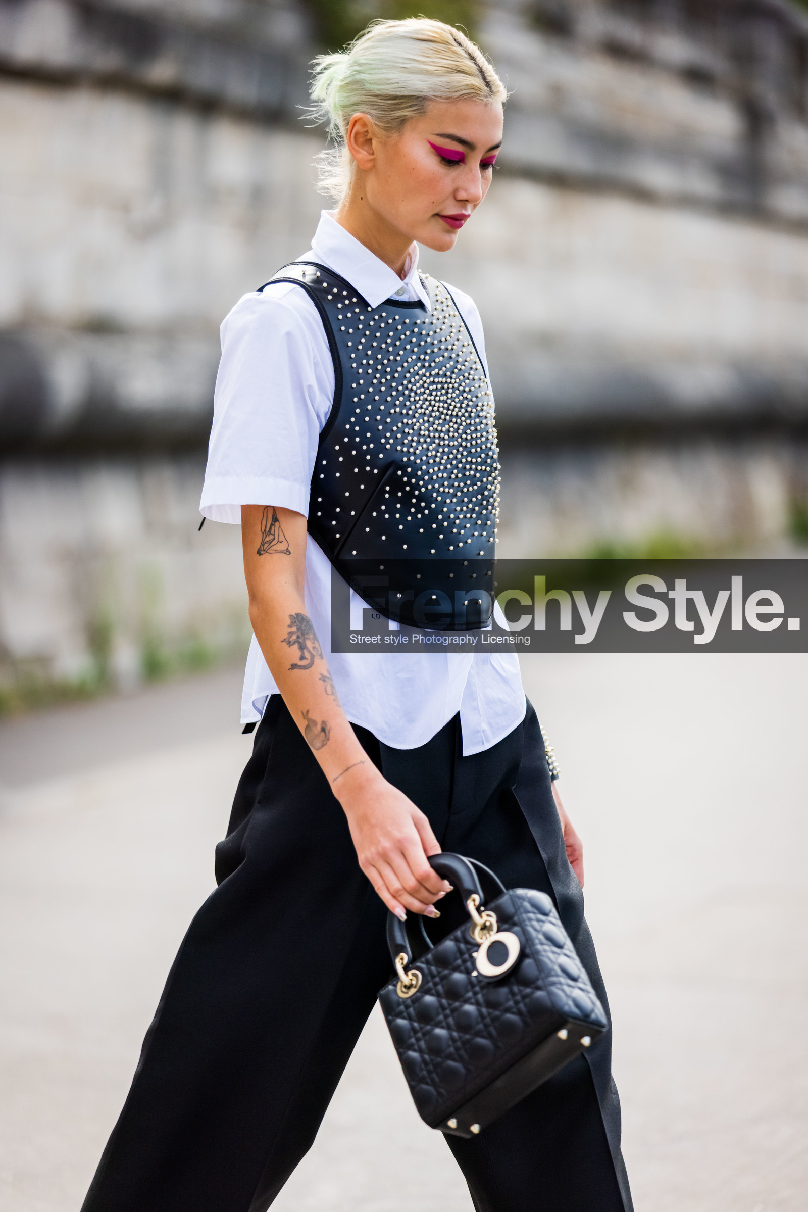 Amalie Gassmann, bag, black bag, black bracelet, black cuff, black pants, dior bag, dior look, large pants, leather bag, leather bracelet, leather top, pearl top, pink eyeliner, pleated pants, quilted bag, shirt, tattoo, white shirt, street style, jonathan paciullo, FW, frenchystyle, fashion week, PFW, PARIS, SPRING SUMMER 2022, SS 22, vertical, atmosphere details