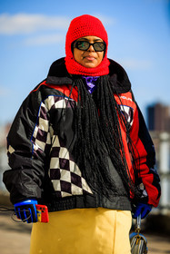 red hoodie, knitted hoodie, knitted hood, long braids, black braids, dark sunglasses, yellow skirt, blue gloves, black winter jacket, printed winter jacket, mini silver bag, fashion week, frenchystyle, FW, jonathan paciullo, street style, NYFW, NEW YORK, AUTUMN WINTER 2022-2023, FALL WINTER 2022_2023, FW 22-23, vertical, atmosphere details