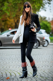 leia sfez, black jacket, black pullover, black legging, black sunglasses, black leather bag, black leather boots, square shape glasses, tom ford sunglasses, white jacket, bicolor jacket, tweed jacket, brown leather boots, chanel bag, chanel jacket, chanel boots, chanel total look, PARIS, PFW, fashion week, frenchystyle, FW, jonathan paciullo, street style, SPRING SUMMER 2021, SS 21, vertical, full length