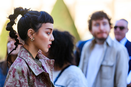 braids, christian dior, earrings, graphic jacket, ponytail, printed jacket, red jacket, fashion week, frenchystyle, FW, jonathan paciullo, street style, PFW, PARIS, AUTUMN WINTER 2019-2020, AW 19-20, FALL WINTER 2019-2020, FW 19-20, horizontal, atmosphere details, detail