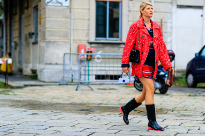 atmosphere details, black bag, black boots, elisa nalin, embroidered coat, embroidered jacket, fashion week, frenchystyle, full length, FW, horizontal, jonathan paciullo, leather bag, leather shoes, MFW, MILAN, rain boots, red coat, red jacket, SPRING SUMMER 2017, SS 17, street style