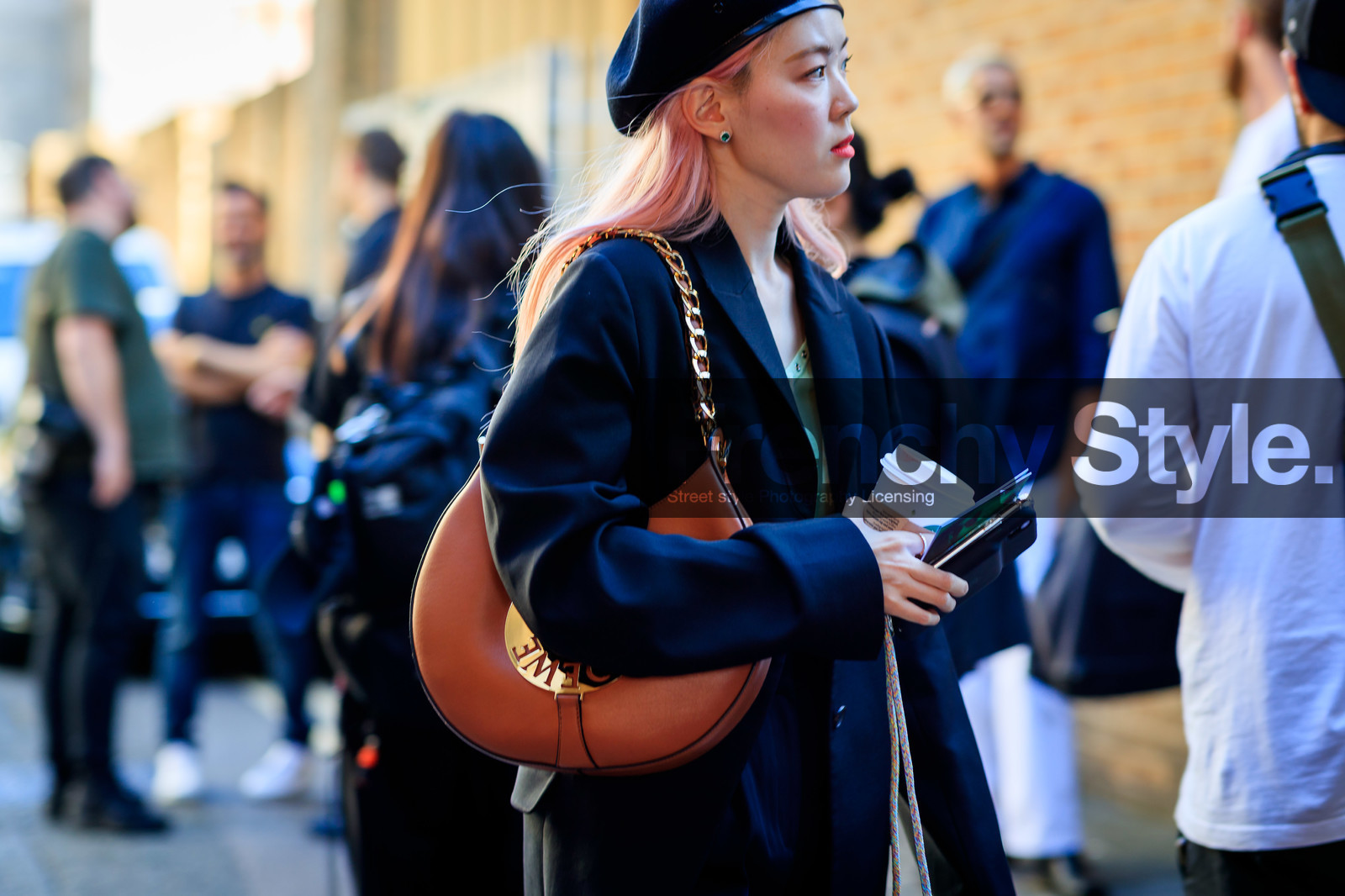 cap, black cap, black jacket, oversize jacket, loewe bag, brown leather bag, golden chain strap bag, fashion week, frenchystyle, FW, jonathan paciullo, street style, atmosphere details, horizontal, detail