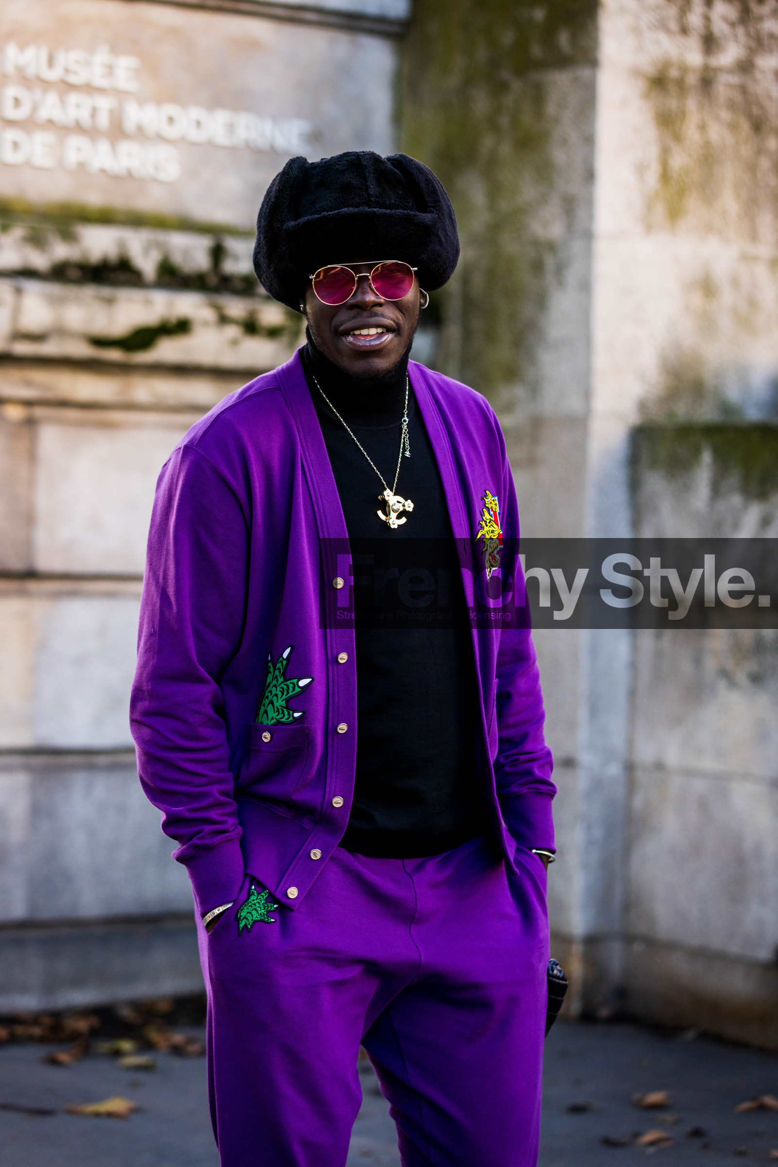 black hat, black knitwear, cardigan, color, hat, jogging, knitwear, lacoste look, menswear, necklace, pants, pink sunglasses, purple cardigan, purple jogging, purple pants, silver necklace, Sprit Noir, sunglasses, lacoste, fashion week, frenchystyle, FW, jonathan paciullo, street style, PFW, PARIS, SPRING SUMMER 2022, SS 22, vertical, atmosphere details