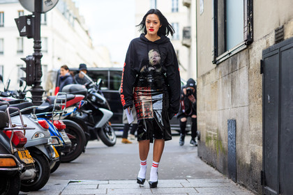 atmosphere details, AUTUMN WINTER 2016-2017, AW 16-17, black heels, black shoes, black skirt, black sweater, FALL WINTER 2016-2017, fashion week, frenchystyle, full length, FW, FW 16-17, high heels, hoodie, horizontal, jonathan paciullo, leather shoes, leather skirt, long skirt, miu miu, PARIS, PFW, printed skirt, printed sweater, street style, Tiffany Hsu, varnished leather, varnished leather shoes, vinyl, vêtements, white socks