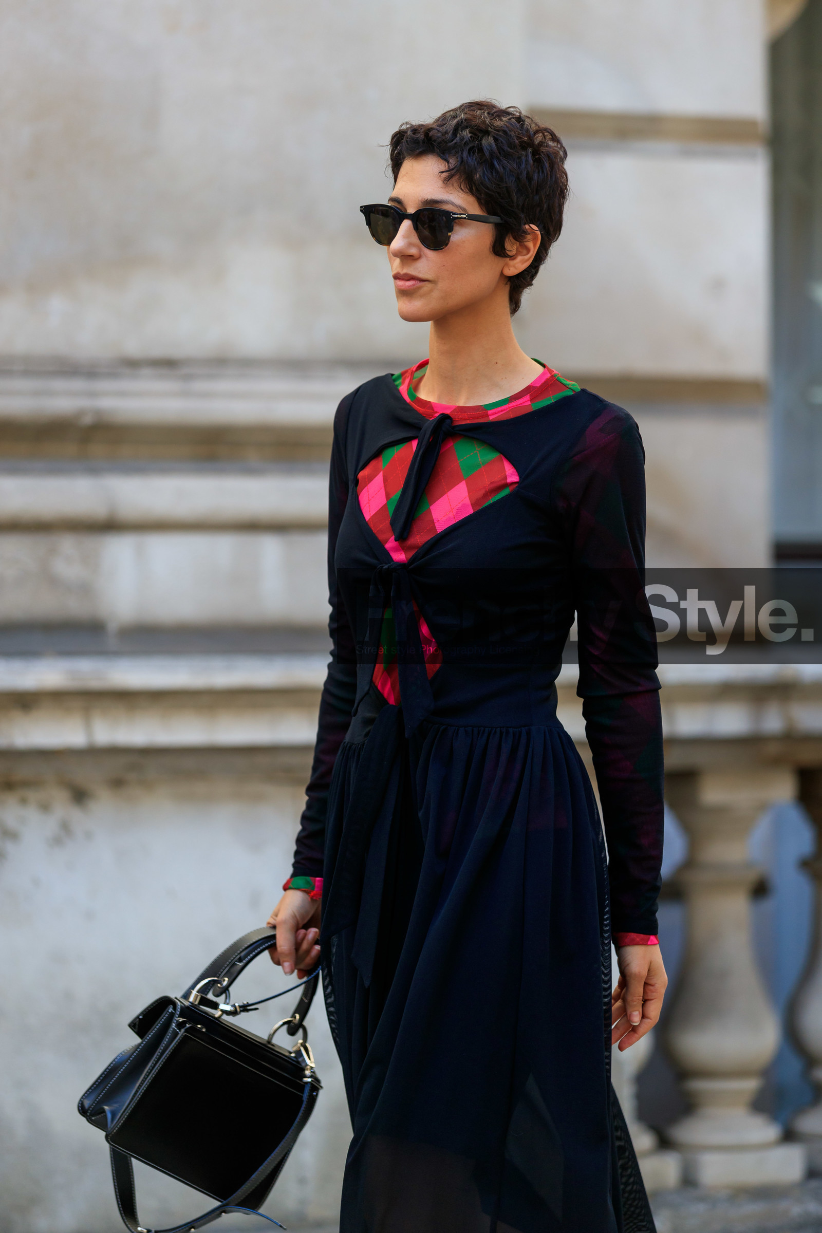yasmin sewell, black dress, jacquard top, green top, pink top, openwork dress, knot details, knoted dress, mid long dress, long sleeves dress, black leather bag, hand bag, fashion week, frenchystyle, FW, jonathan paciullo, street style, vertical, detail, atmosphere details