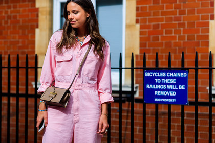 atmosphere details, beige bag, detail, fashion week, florrie thomas, frenchystyle, FW, horizontal, jonathan paciullo, leather bag, LFW, loewe, LONDON, necklace, pink jumpsuit, SPRING SUMMER 2018, SS 18, street style, trousers