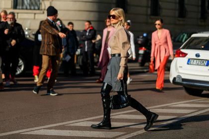 xenia adonts, black leather belt, black leather boots, black leather bag, black sunglasses, big sunglasses, beige pullover, balloon sleeves, turtleneck pullover, grey bermuda shorts, high boots, flat boots, animal skin bag, silvered starp bag, saint laurent bag, fashion week, frenchystyle, FW, jonathan paciullo, street style, MFW, MILAN, AUTUMN WINTER 2020-2021, FALL WINTER 2020-2021, FW 20-21, horizontal, atmosphere details, full length