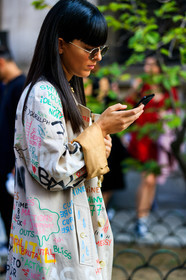 graphic jacket, message, printed jacket, sunglasses, white jacket, street style, jonathan paciullo, FW, frenchystyle, fashion week, MFW, MILAN, SPRING SUMMER 2019, SS 19, vertical, atmosphere details, detail