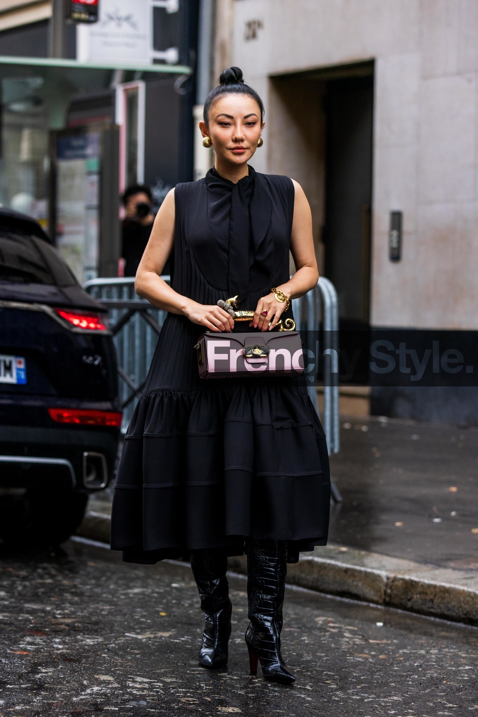 bag, black boots, black dress, boots, bun, croco boots, dress, gold hoops, hairstyle, hoops, Jessica Wang, lanvin bag, leather bag, pink bag, pleated dress, ruffles dress, fashion week, frenchystyle, FW, jonathan paciullo, street style, PFW, PARIS, SPRING SUMMER 2022, SS 22, vertical, full length