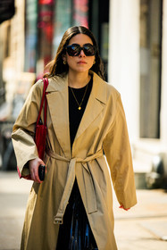 classic trench, beige trench, leather trench, leather trench coat, black sunglasses, red handbag, pendant necklace, black top, creole earrings, details, close up, street style, jonathan paciullo, FW, frenchystyle, fashion week, NYFW, NEW YORK, AUTUMN WINTER 2022-2023, FALL WINTER 2022_2023, FW 22-23, vertical, atmosphere details