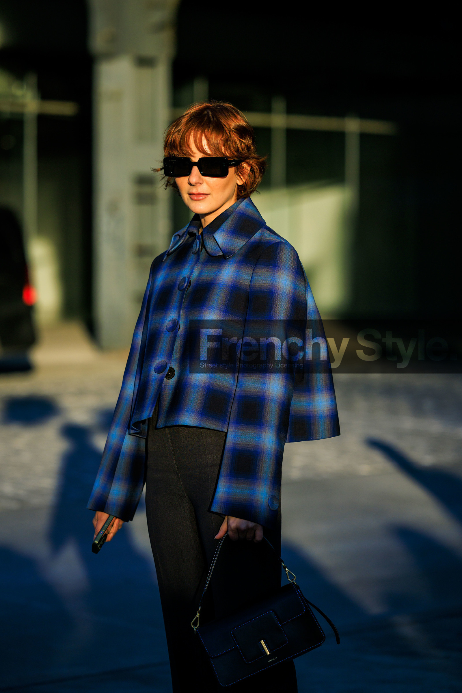 close up, black sunglasses, biker shorts, short hair, cropped jacket, plaid jacket, blue toned jacket, blue jakcet, black pants, black handbag, alyssa coscarelli, street style, jonathan paciullo, FW, frenchystyle, fashion week, NYFW, NEW YORK, AUTUMN WINTER 2022-2023, FALL WINTER 2022_2023, FW 22-23, vertical, atmosphere details