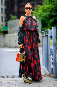 animal print, black dress, chloé, cold shoulders, floral, flowers, graphic bag, graphic dress, high heels, leather bag, leather shoes, nina suess, pleated dress, printed bag, printed dress, snake print, sunglasses, yellow bag, yellow boots, fashion week, frenchystyle, FW, jonathan paciullo, street style, NYFW, NEW YORK, SPRING SUMMER 2019, SS 19, vertical, full length