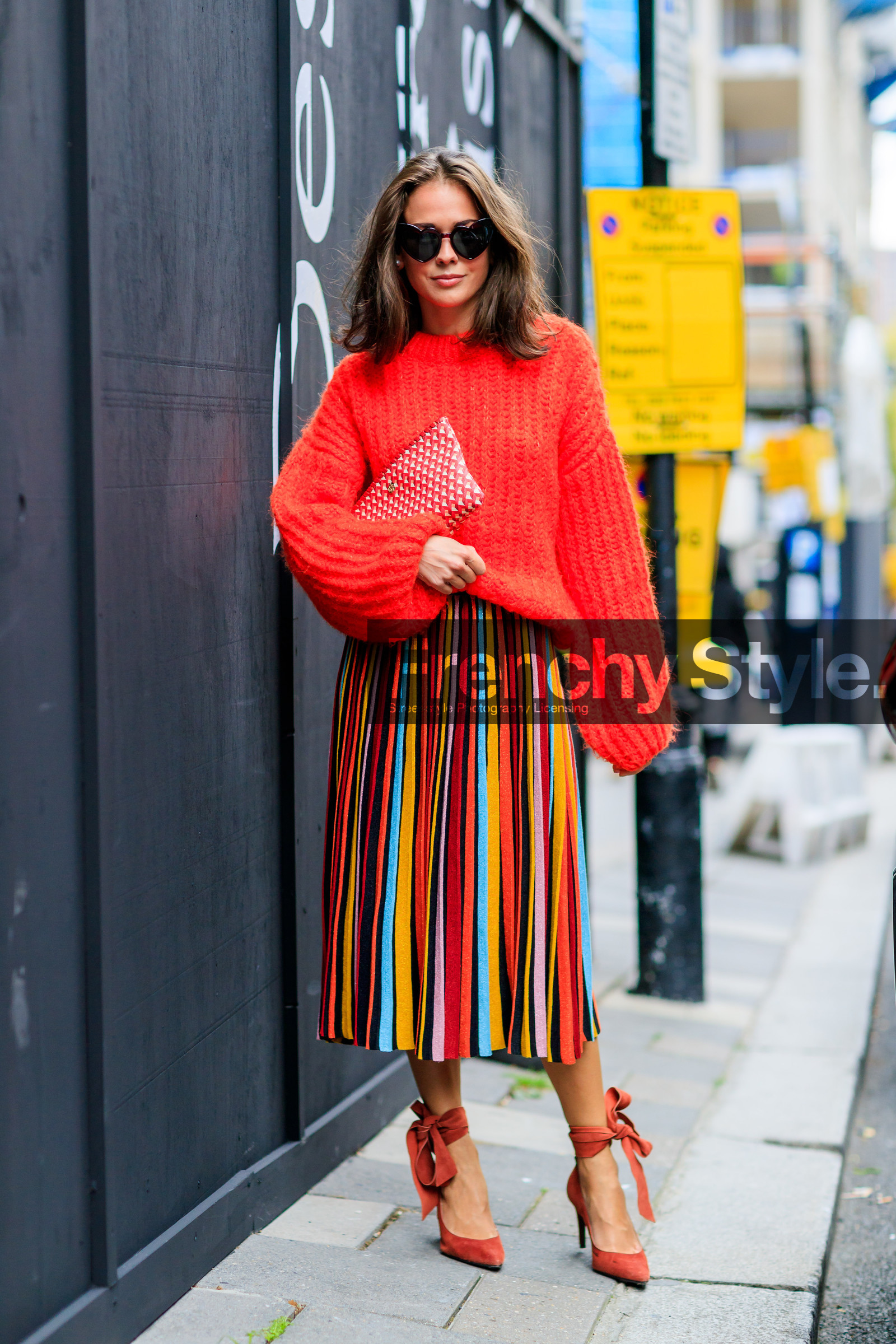 checked, graphic bag, graphic skirt, high heels, leather bag, leather shoes, multicolor skirt, pierre hardy, plaid, pleated skirt, printed bag, printed skirt, red bag, red shoes, red sweater, sunglasses, fashion week, frenchystyle, FW, jonathan paciullo, street style, LFW, LONDON, SPRING SUMMER 2019, SS 19, vertical, full length