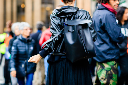 atmosphere details, black bag, black jacket, black perfecto, black skirt, black sweater, detail, fashion week, frenchystyle, FW, hoodie, horizontal, jonathan paciullo, leather backpack, leather bag, leather jacket, leather perfecto, LFW, LONDON, mansur gabriel, SPRING SUMMER 2017, SS 17, street style, tone on tone, total look black, woman