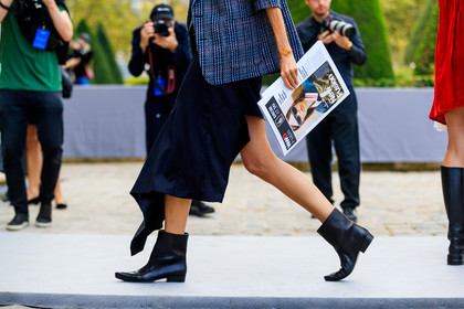 atmosphere details, black shoes, black skirt, blazer, checked jacket, detail, fashion week, frenchystyle, FW, graphic jacket, horizontal, houndstooth pattern, jonathan paciullo, julie pelipas, leather shoes, PARIS, PFW, plaid, printed jacket, SPRING SUMMER 2018, SS 18, street style