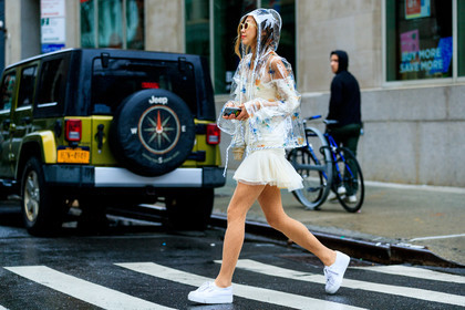 floral, flowers, hood, leather shoes, printed jacket, rain coat, sunglasses, transparent coat, white dress, white sneakers, street style, jonathan paciullo, FW, frenchystyle, fashion week, NYFW, NEW YORK, SPRING SUMMER 2019, SS 19, atmosphere details, horizontal, full length