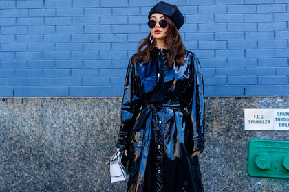 beret, black coat, leather bag, leather coat, red lips, sunglasses, vinyl, white bag, street style, jonathan paciullo, FW, frenchystyle, fashion week, NYFW, NEW YORK, AUTUMN WINTER 2018-2019, AW 18-19, FALL WINTER 2018-2019, FW 18-19, atmosphere details, horizontal, detail
