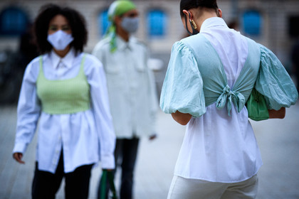 light green blouse, white shirt, knot details, knotted blouse, back details, balloon sleeves, covid face mask, fashion week, frenchystyle, FW, jonathan paciullo, street style, PFW, PARIS, SPRING SUMMER 2021, SS 21, horizontal, atmosphere details, detail