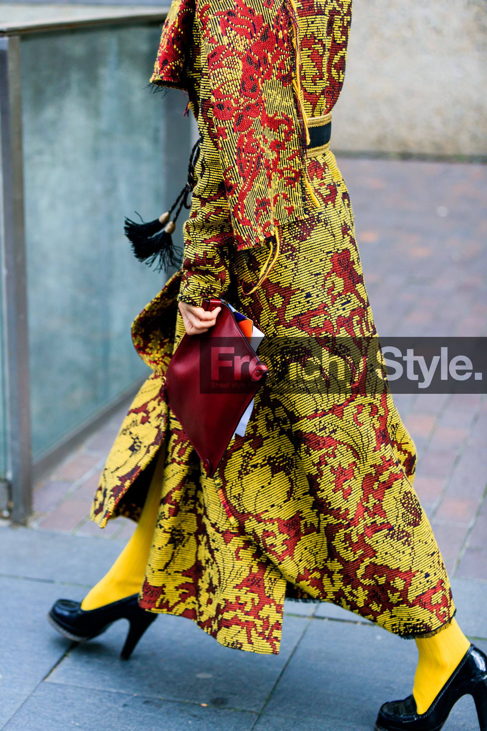 black shoes, brocard, floral, flowers, graphic dress, high heels, leather bag, leather shoes, printed dress, red bag, tights, fashion week, frenchystyle, FW, jonathan paciullo, street style, LFW, LONDON, SPRING SUMMER 2019, SS 19, vertical, detail, atmosphere details