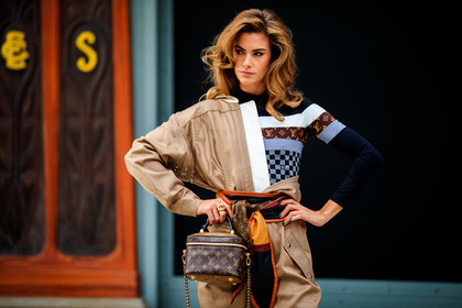 clara berry, striped pullover, monogrammed bag, monogrammed pullover, monogrammed belt, black pullover, brown pullover, checked pullover, brown leather bag, brown leather belt, beige leather jumpsuits, asymetrical jumpsuits, louis vuitton bag, louis vuitton belt, louis vuitton pullover, louis vuitton total look, louis vuitton jumpsuits, camel leather belt, PARIS, PFW, fashion week, frenchystyle, FW, jonathan paciullo, street style, SPRING SUMMER 2021, SS 21, horizontal, atmosphere details, detail