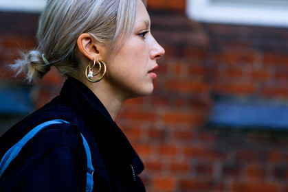 bun, earrings, fashion week, frenchystyle, FW, jonathan paciullo, street style, LFW, LONDON, SPRING SUMMER 2019, SS 19, atmosphere details, horizontal, detail