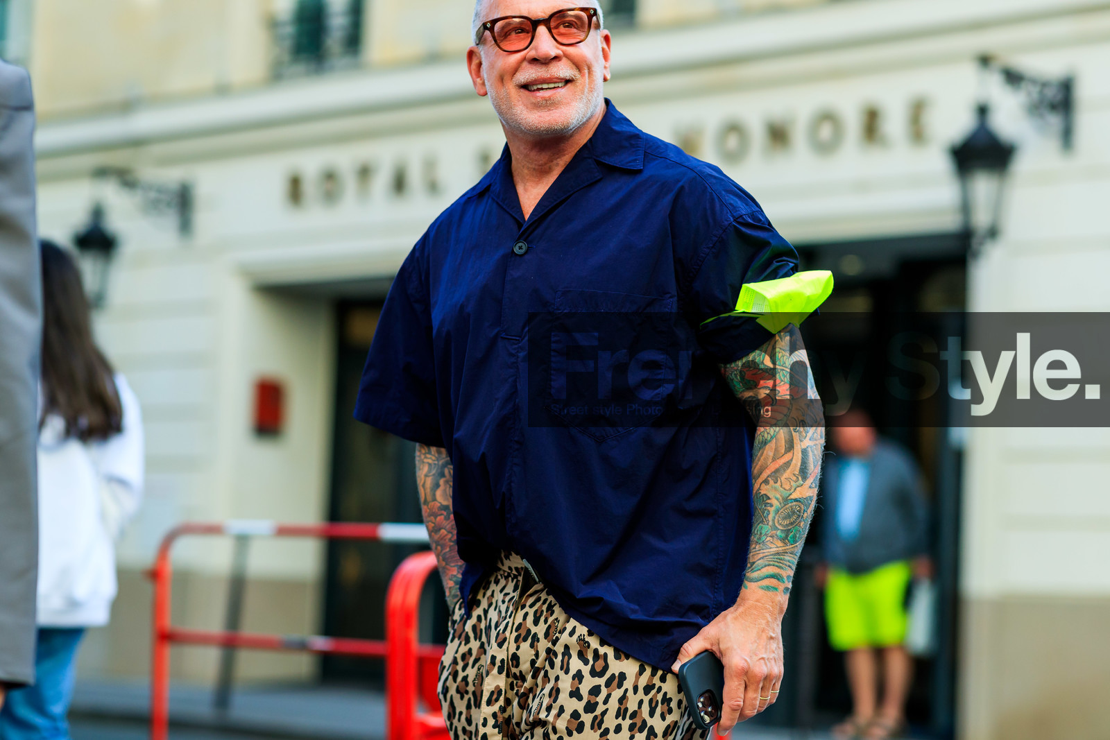 navy blue shirt, short sleeves shirt, leopard printed pants, beige pants, brown pants, tatoo, tatoo detail, scale sunglasses, nick wooster, fashion week, frenchystyle, FW, jonathan paciullo, street style, PFW, PARIS, SPRING SUMMER 2022, SS 22, horizontal, atmosphere details, detail