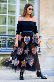 black bag, black dress, black shoes, black sweater, camila coelho, christian dior, drawings, embroidered dress, embroidered skirt, embroideries, fashion week, frenchystyle, full length, FW, graphic bag, graphic dress, graphic skirt, jonathan paciullo, leather bag, leather shoes, monogram, off the shoulder, PARIS, PFW, printed bag, printed dress, printed skirt, satin stitch, see through, SPRING SUMMER 2018, SS 18, street style, sunglasses, vertical