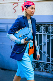 navy blue jacket, light blue pullover, light blue bermuda shorts, light blue leather bag, orange leather bag, quilted bag, chanel bag, fendi bag, crossbody bag, mini bag, hair scarf, striped pullover, lurex pullover, multicolor scarf, orange scarf, red scarf, pink scarf, short sleeves jacket, fashion week, frenchystyle, FW, jonathan paciullo, street style, MFW, MILAN, AUTUMN WINTER 2020-2021, FALL WINTER 2020-2021, FW 20-21, vertical, atmosphere details, detail