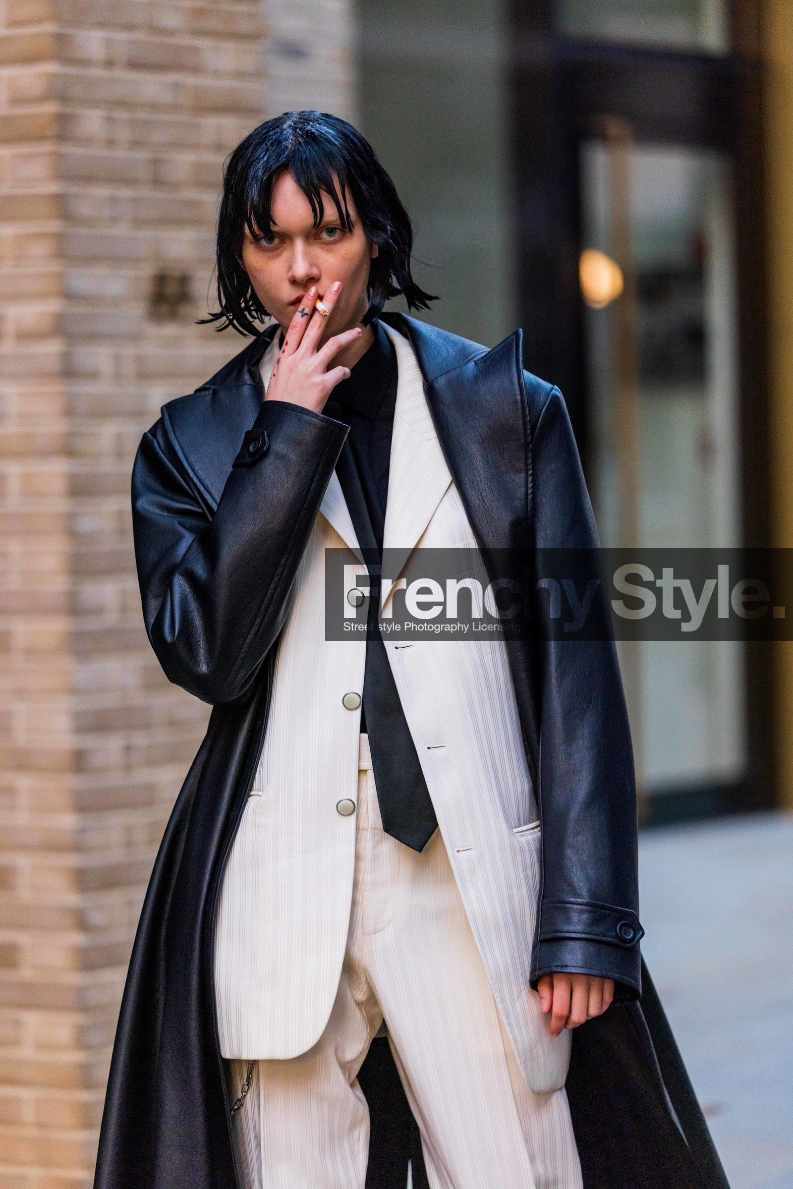 Sofia Steinberg, suit, white, trench, black, leather, oversized, blazer, trousers, fashion week, frenchystyle, FW, jonathan paciullo, street style, SS 22, SPRING SUMMER 2022, LFW, LONDON, vertical, atmosphere details, detail, model