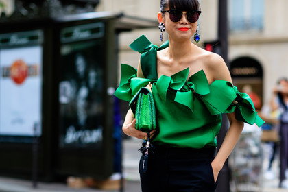 atmosphere details, AUTUMN WINTER 2016-2017, AW 16-17, black pants, bow, detail, earrings, FALL WINTER 2016-2017, fashion week, frenchystyle, FW, FW 16-17, graphic top, green bag, green top, HAUTE COUTURE, horizontal, jonathan paciullo, leaf greener, MENSWEAR, PARIS, PFW, red lips, street style, sunglasses, trousers