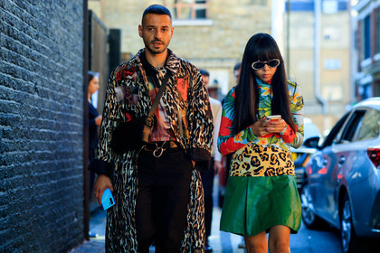 susie lau, crossbody bag, animal print coat, screen print caot, screen print shirt, chain necklace, sunglasses, strassed sunglasses, animal print top, turtleneck top, leather skirt, green skirt, tropical print top, fashion week, frenchystyle, FW, jonathan paciullo, street style, atmosphere details, horizontal, detail