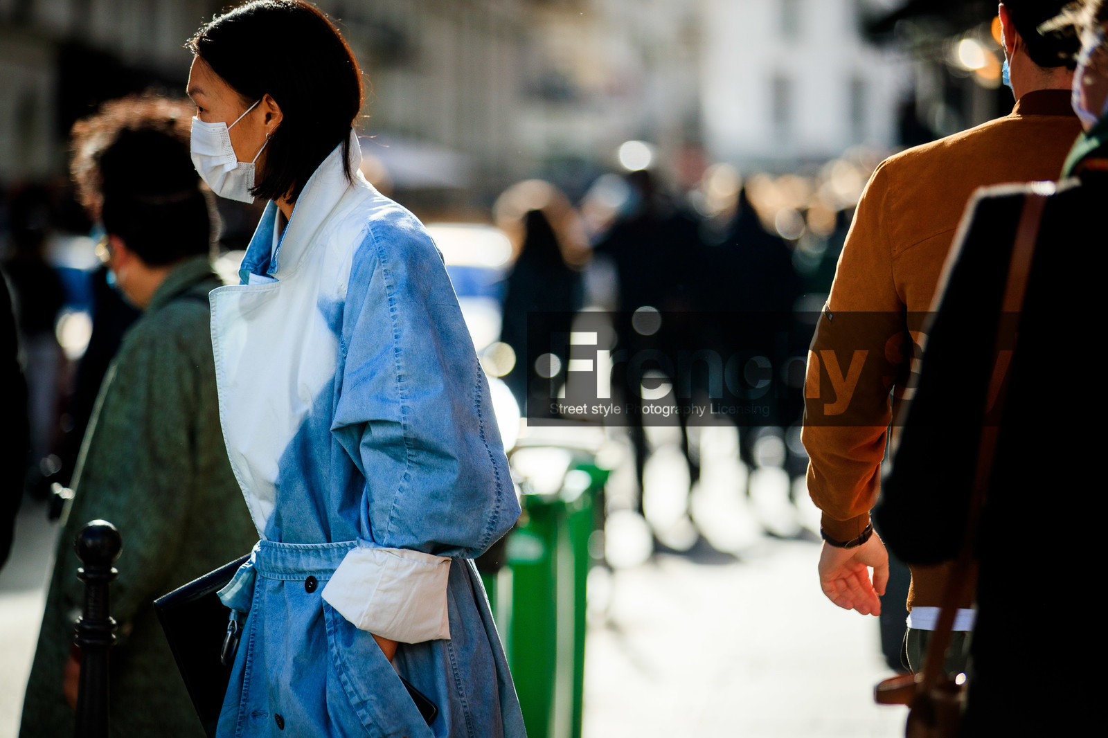 tie and dye trenchcoat, light blue trench coat, belted trench coat, denim, denim trench coat, white trench coat, close up detail, covid face mask, PARIS, PFW, fashion week, frenchystyle, FW, jonathan paciullo, street style, SPRING SUMMER 2021, SS 21, horizontal, atmosphere details, detail