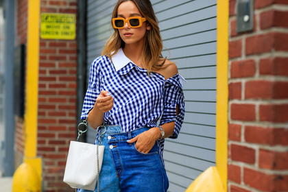 asymetric, blue denim, blue shirt, checked, denim pants, gingham, graphic shirt, jeans, leather bag, off the shoulder, plaid, printed shirt, sunglasses, trousers, white bag, fashion week, frenchystyle, FW, jonathan paciullo, street style, NYFW, NEW YORK, SPRING SUMMER 2019, SS 19, atmosphere details, horizontal, detail