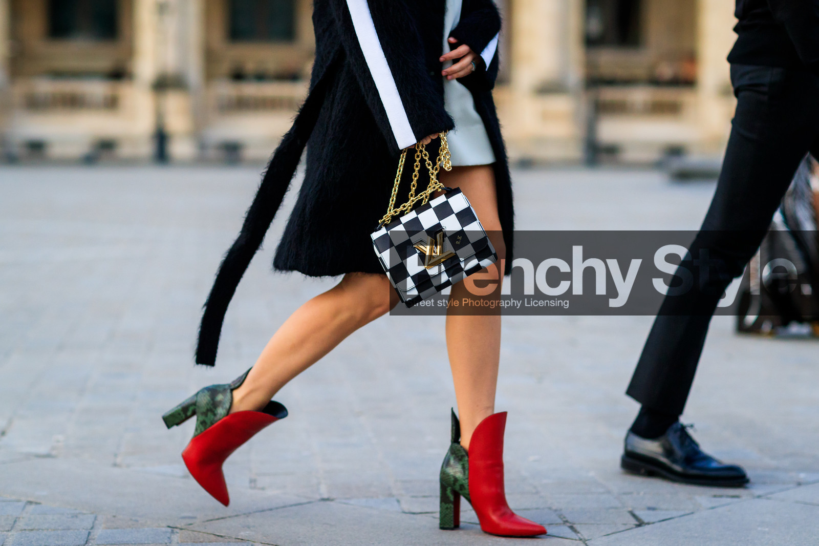 atmosphere details, AUTUMN WINTER 2017-2018, AW 17-18, black and white bag, black coat, checked bag, detail, FALL WINTER 2017-2018, fashion week, frenchystyle, FW, FW 17-18, graphic bag, high heels, horizontal, jonathan paciullo, leather bag, leather shoes, louis vuitton, PARIS, PFW, printed bag, red boots, street style