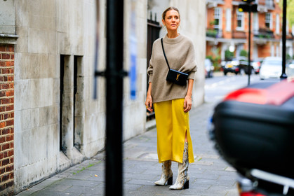 animal print, beige boots, beige sweater, black bag, earrings, high heels, leather bag, leather shoes, saint laurent paris, snake print, yellow skirt, fashion week, frenchystyle, FW, jonathan paciullo, street style, LFW, LONDON, SPRING SUMMER 2019, SS 19, atmosphere details, horizontal, full length