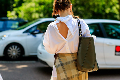 atmosphere details, back detail, detail, fashion week, frenchystyle, FW, green bag, horizontal, jonathan paciullo, leather bag, MENSWEAR, open back, PARIS, PFW, plaid, SPRING SUMMER 2018, SS 18, street style, tartan, white shirt