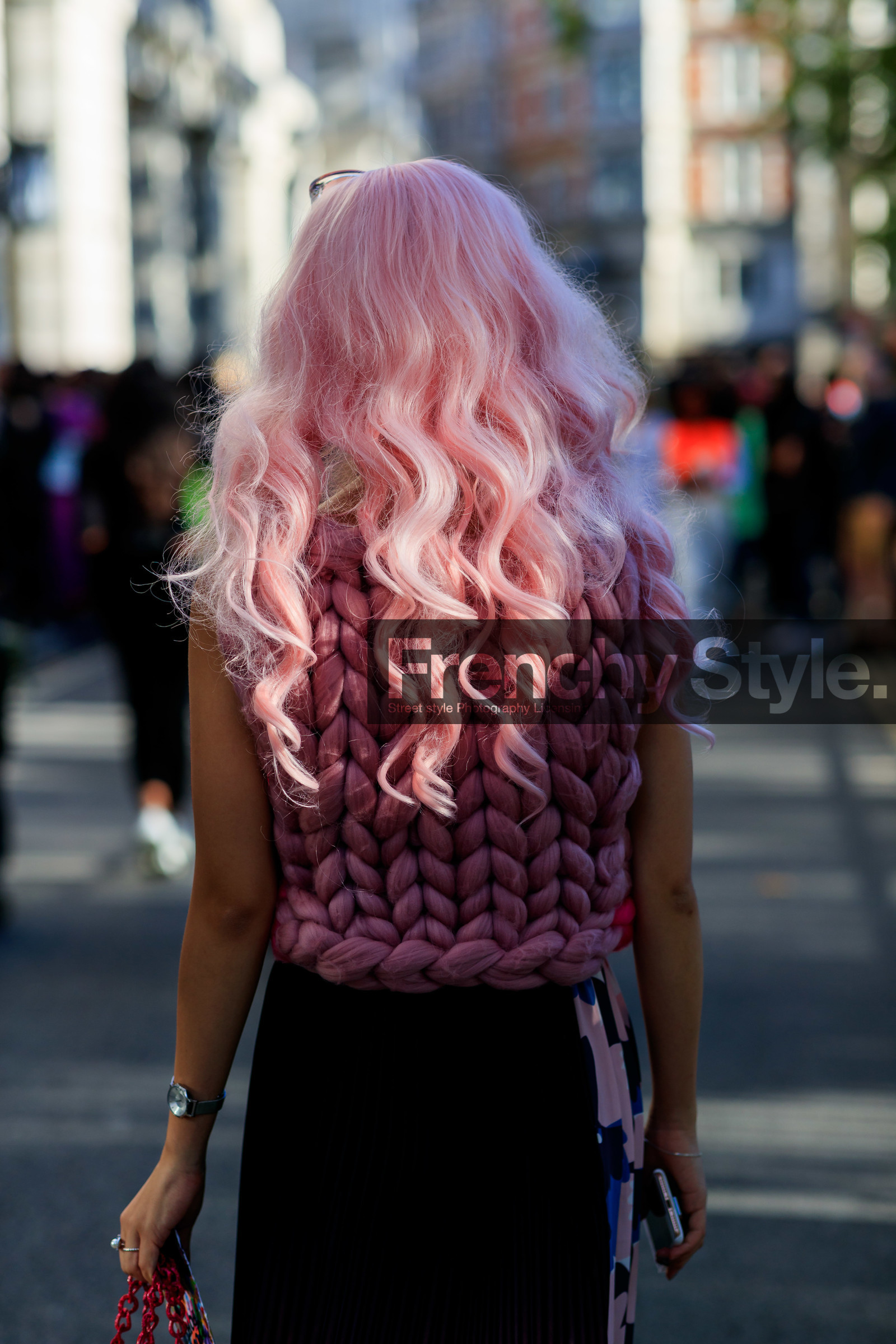 pink hair, dyed hair, sleeveless top, pink top, knitwear, big stitch top, back details, fashion week, frenchystyle, FW, jonathan paciullo, street style, vertical, detail, atmosphere details