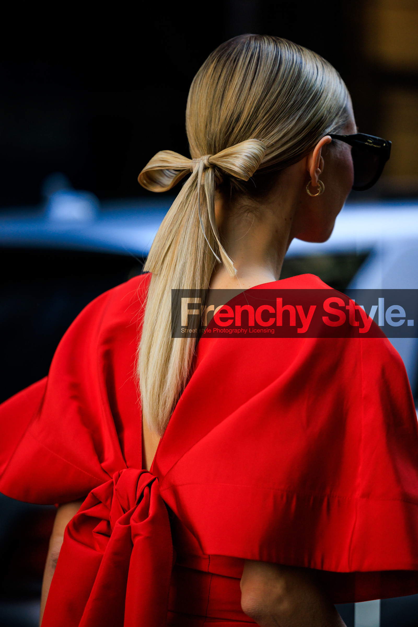 full red look, hair bow tail, hair style, details, bow dress, dress knot, back details, big golden loops, loop earrings, leonie hanne, fashion week, frenchystyle, FW, jonathan paciullo, street style, NYFW, NEW YORK, AUTUMN WINTER 2022-2023, FALL WINTER 2022_2023, FW 22-23, vertical, atmosphere details