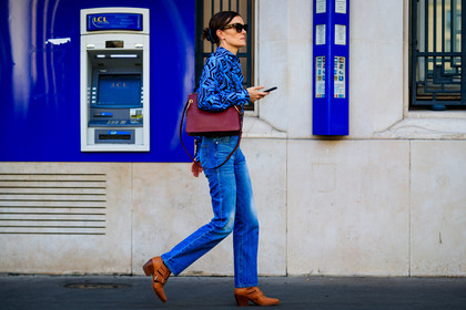 blue denim, blue shirt, bordeaux, brown boots, burgundy, chloé, denim pants, geometric, graphic shirt, jeans, leather bag, leather shoes, printed shirt, red bag, trousers, PFW, fashion week, frenchystyle, FW, jonathan paciullo, street style, PARIS, horizontal, atmosphere details, full length, AUTUMN WINTER 2018-2019, FALL WINTER 2018-2019, FW 18-19, jo ellison