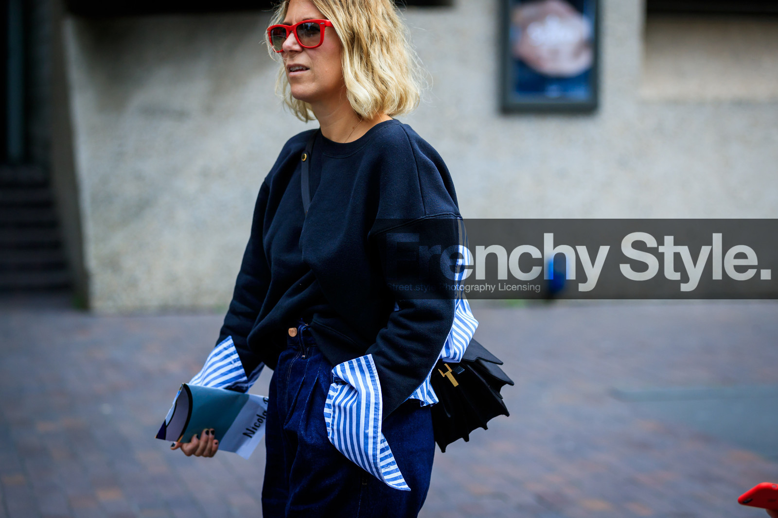black bag, black sweater, blue denim, denim pants, high waist jeans, jeans, leather bag, stripes, sunglasses, trousers, fashion week, frenchystyle, FW, jonathan paciullo, street style, LFW, LONDON, SPRING SUMMER 2019, SS 19, atmosphere details, horizontal, detail