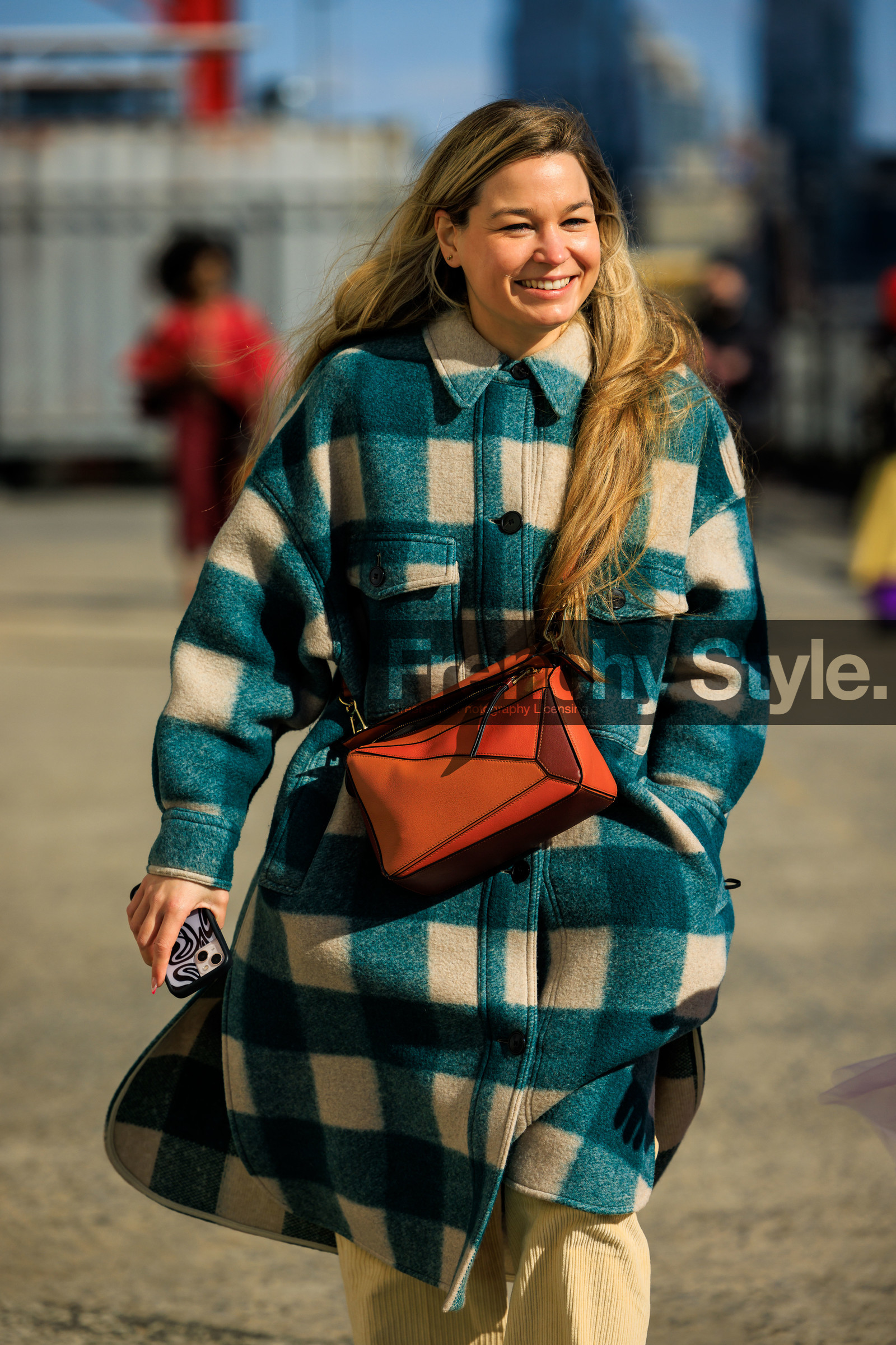 loewe crossbody, loewe handbag, orange loewe bag, orange handbag, blue plaid coat, plaid coat, beige pants, fashion week, frenchystyle, FW, jonathan paciullo, street style, NYFW, NEW YORK, AUTUMN WINTER 2022-2023, FALL WINTER 2022_2023, FW 22-23, vertical, atmosphere details