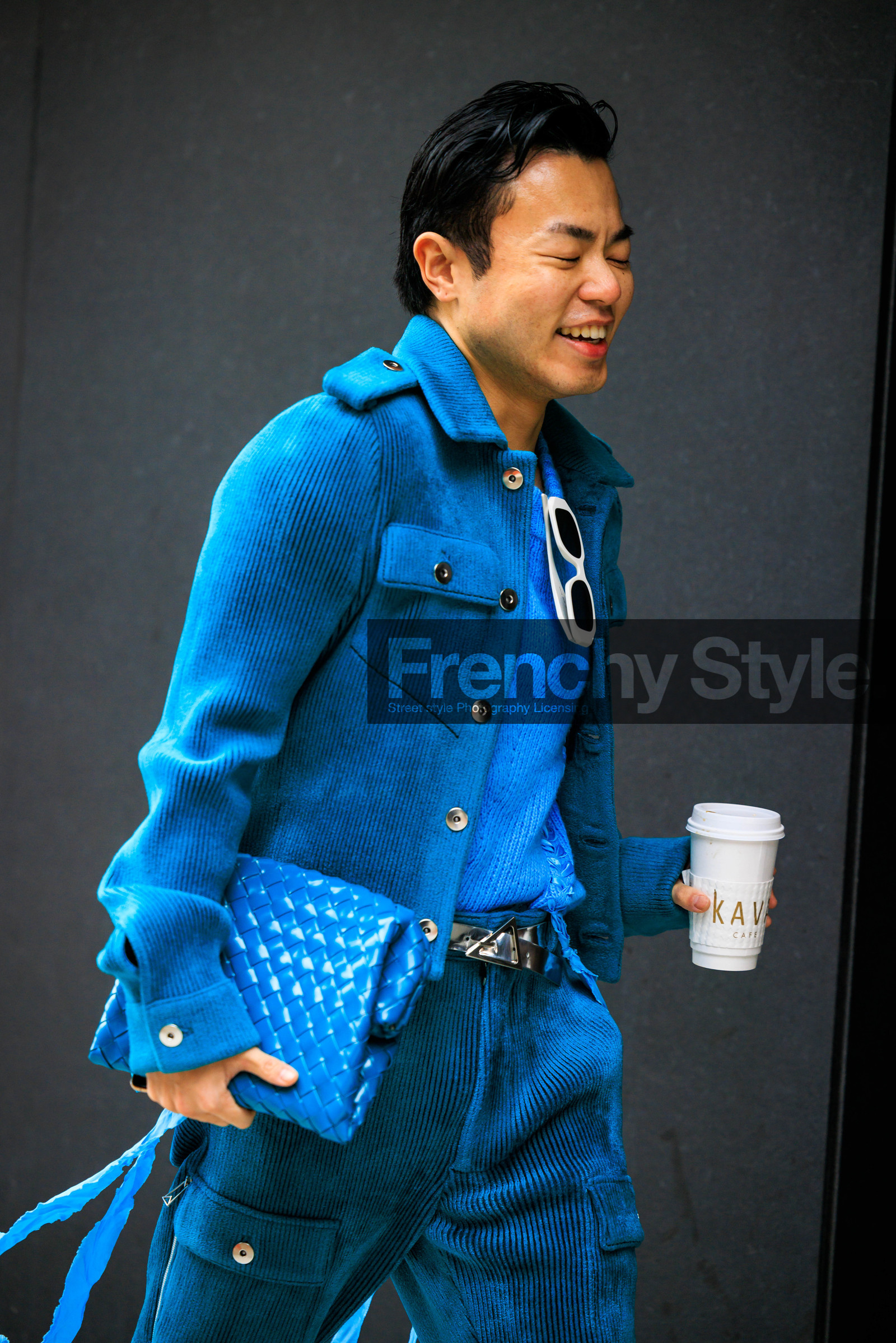 bottega venete blue pouch, blue full look, blue curdorou jacket, blue shirt, blue cargo pants, coffee, white sunglasses, fashion week, frenchystyle, FW, jonathan paciullo, street style, NYFW, NEW YORK, AUTUMN WINTER 2022-2023, FALL WINTER 2022_2023, FW 22-23, vertical, atmosphere details
