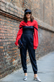 AUTUMN WINTER 2017-2018, AW 17-18, black bag, black cap, black jumpsuit, chanel handbag, eleonora carisi, FALL WINTER 2017-2018, fashion week, frenchystyle, full length, FW, FW 17-18, high heels, jonathan paciullo, leather bag, leather shoes, MFW, MILAN, red sweater, shiny shoes, silver shoes, street style, sunglasses, timeless bag, trousers, vertical