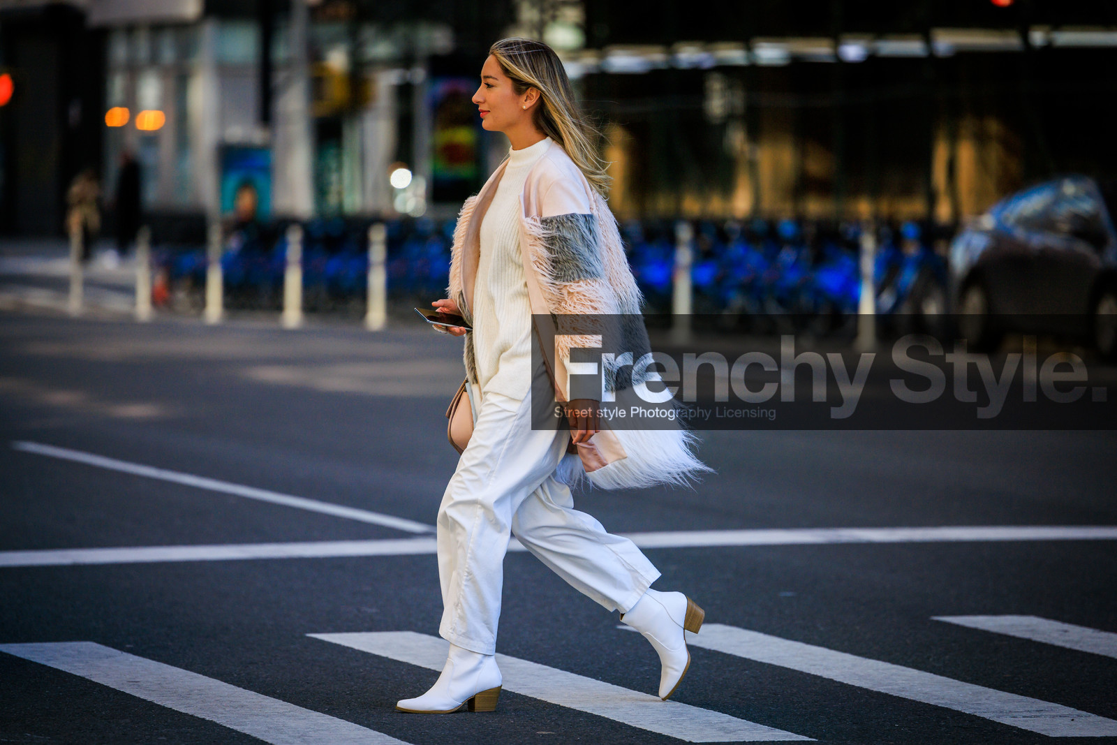 full white look, furry printed coat, white leather bottines, fashion week, frenchystyle, FW, jonathan paciullo, street style, NYFW, NEW YORK, AUTUMN WINTER 2022-2023, FALL WINTER 2022_2023, FW 22-23, atmosphere details, horizontal, full length