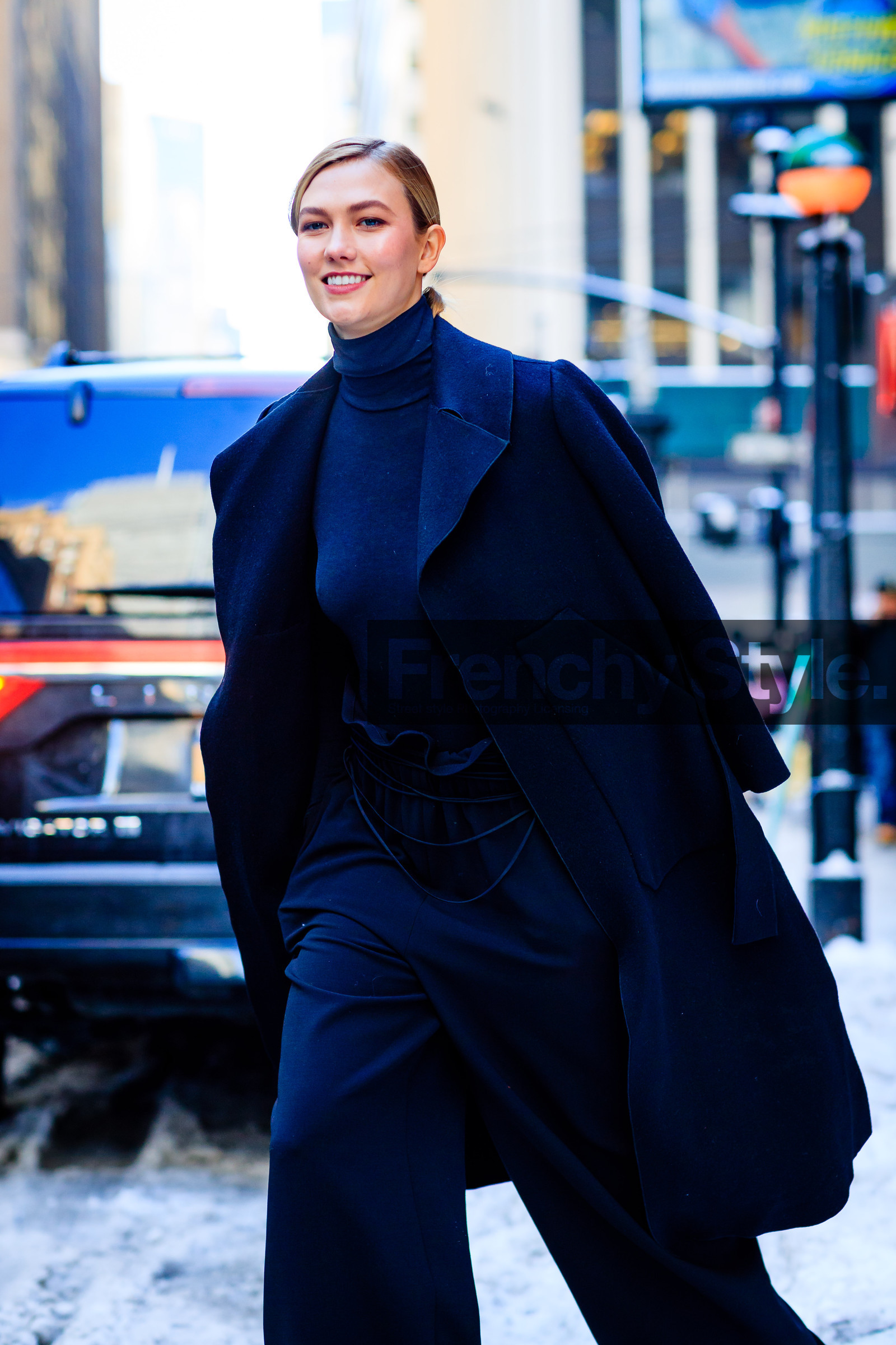 AUTUMN WINTER 2017-2018, AW 17-18, black coat, black pants, black sweater, detail, FALL WINTER 2017-2018, fashion week, frenchystyle, FW, FW 17-18, jonathan paciullo, karlie kloss, model, NEW YORK, NYFW, street style, tone on tone, total look black, trousers, turtleneck sweater, vertical