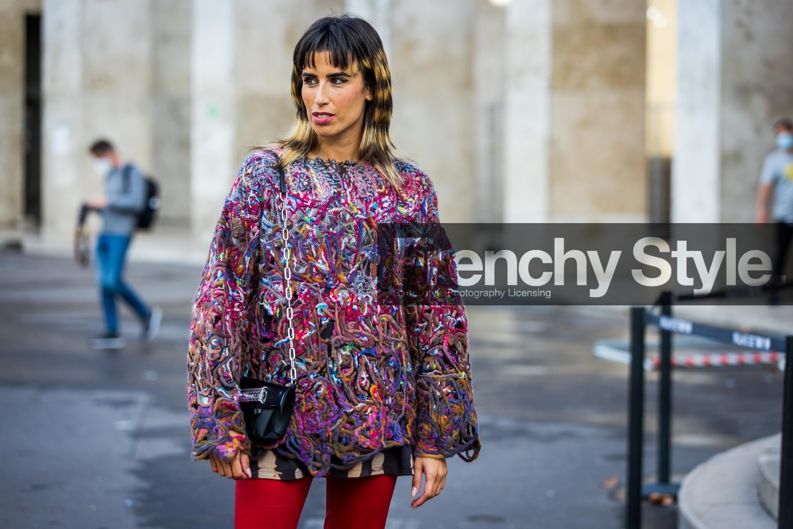 arty knit, asymetrical top, bag, black bag, black boots, boots, brown skirt, brown top, chanel bag, color, Eva Losada, eyebrow, gold necklace, hair color, hairstyle, knit, knitwear, leather bag, leather boots, multicolor, necklace, pink knit, pink top, print, red pants, satin top, skirt, t-shirt, transparent top, versace necklace, vinyl skirt, wool knit, zipped skirt, fashion week, frenchystyle, FW, jonathan paciullo, street style, PFW, PARIS, SPRING SUMMER 2022, SS 22, horizontal, atmosphere details