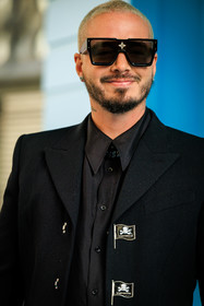 menswear, fashion week, frenchystyle, FW, jonathan paciullo, street style, PFW, PARIS, FALL WINTER 2022-2023, AUTUMN WINTER 2022-2023, FW 22-23, atmosphere details, detail, vertical