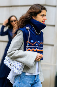 blue denim, blue sweater, chanel handbag, checked, denim pants, graphic bag, grey jacket, jeans, leandra medine, leather bag, necklace, pearls, plaid, printed bag, trousers, turtleneck sweater, white bag, frenchystyle, jonathan paciullo, street style, NYFW, NEW YORK, AUTUMN WINTER 2019-2020, AW 19-20, FALL WINTER 2019-2020, FW 19-20, fashion week, FW, vertical, atmosphere details, detail