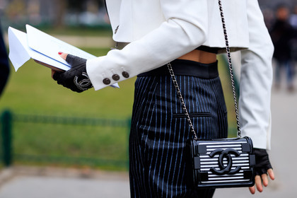 black and white bag, black bag, black gloves, chanel, graphic bag, high waist, leather bag, leather gloves, navy pants, striped bag, striped pants, trousers, white jacket, fashion week, frenchystyle, FW, jonathan paciullo, street style, PFW, PARIS, SPRING SUMMER 2017, SS 17, HAUTE COUTURE, atmosphere details, detail, horizontal