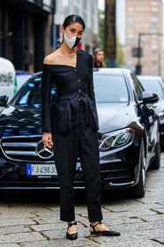 beige jacket, beige necklace, black total look, black blouse, black pants, black shoes, black ballerina, satin blouse, satin shirt, satin shoes, sling back shoes, knotted shoes, chanel shoes, flat shoes, asymetrical blouse, asymetrical shirt, covid face mask, caroline issa, street style, jonathan paciullo, FW, frenchystyle, fashion week, MFW, MILAN, SPRING SUMMER 2021, SS 21, vertical, full length